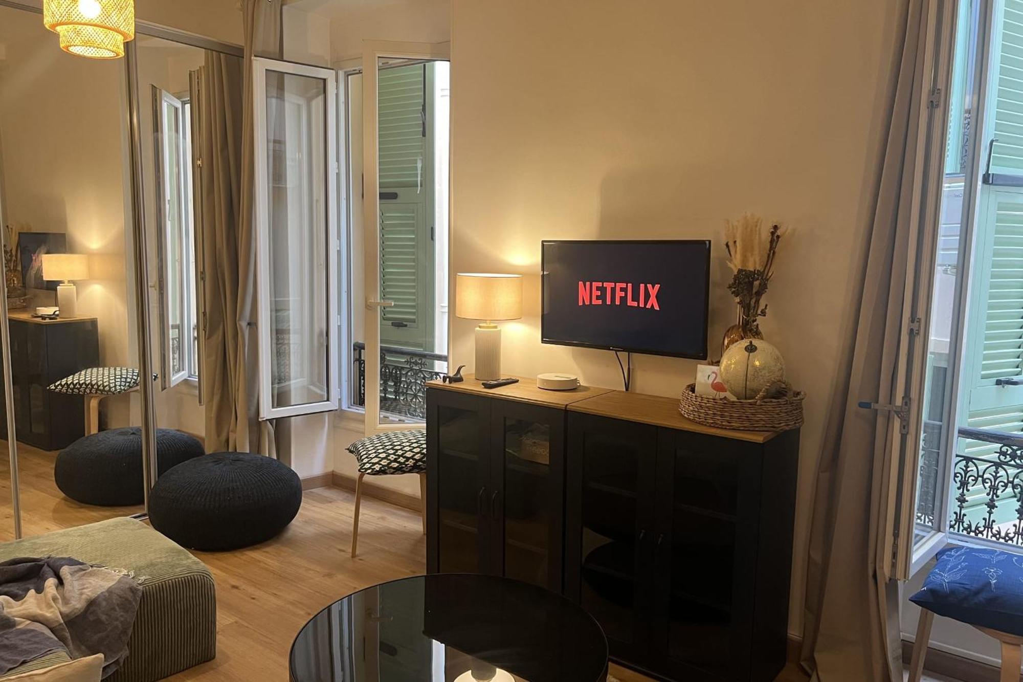 Cosy Air-conditioned In The Heart Of Appartamento