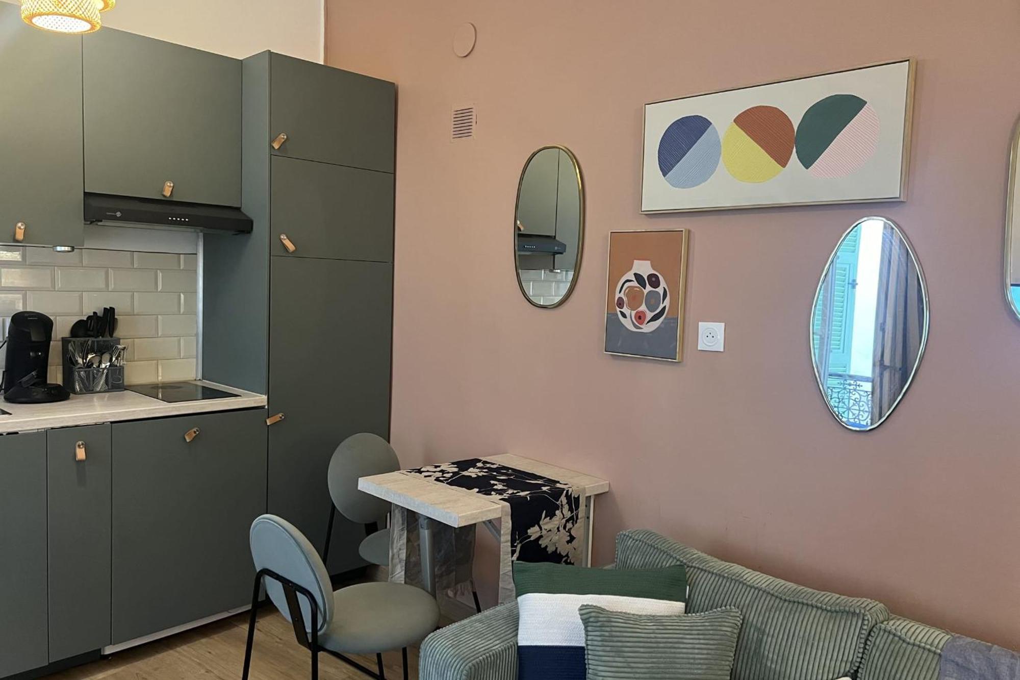 Cosy Air-conditioned In The Heart Of *