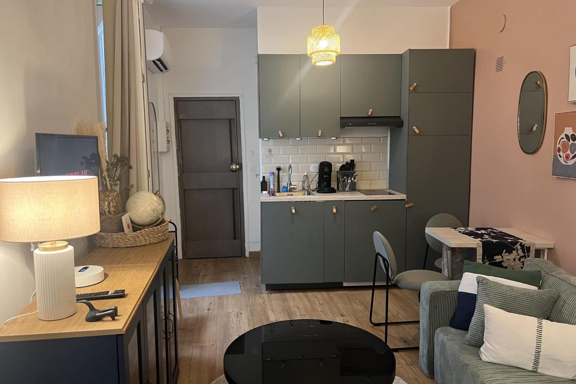 Cosy Air-conditioned In The Heart Of Appartamento